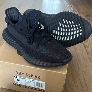 Adidas Yeezy Boost 350 V2 Core Black Sneakers